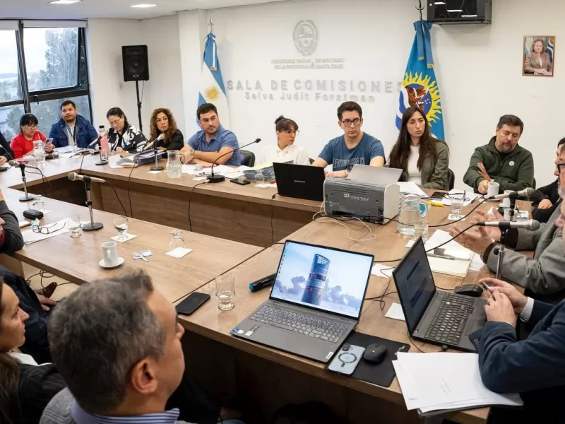 Verbes y Elmiger respondieron preguntas de diputados en la Legislatura Provincial
